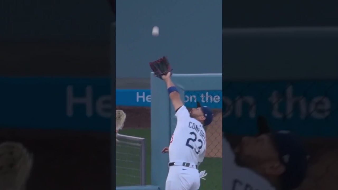 Michael Conforto comes up with the clutch grab for Clayton Kershaw!