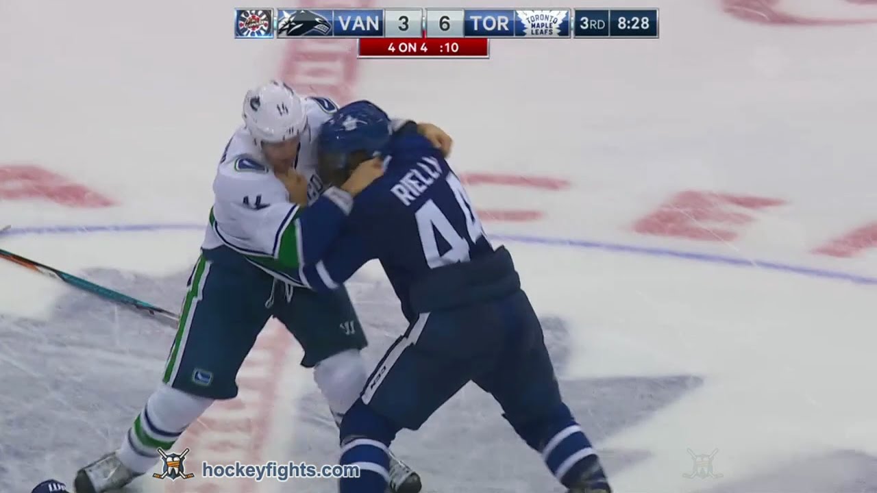 Alexandre Burrows vs Morgan Rielly Nov 5, 2016